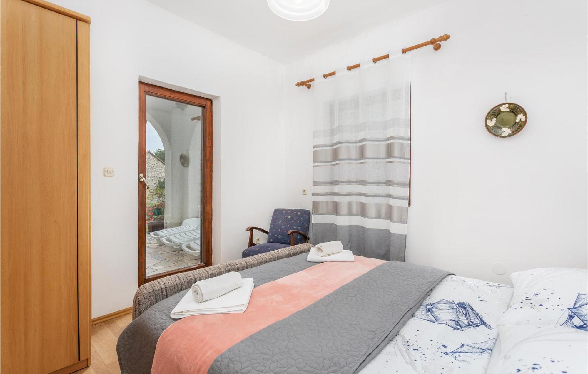 Beautiful Apartment In Malinska With Wifi المظهر الخارجي الصورة