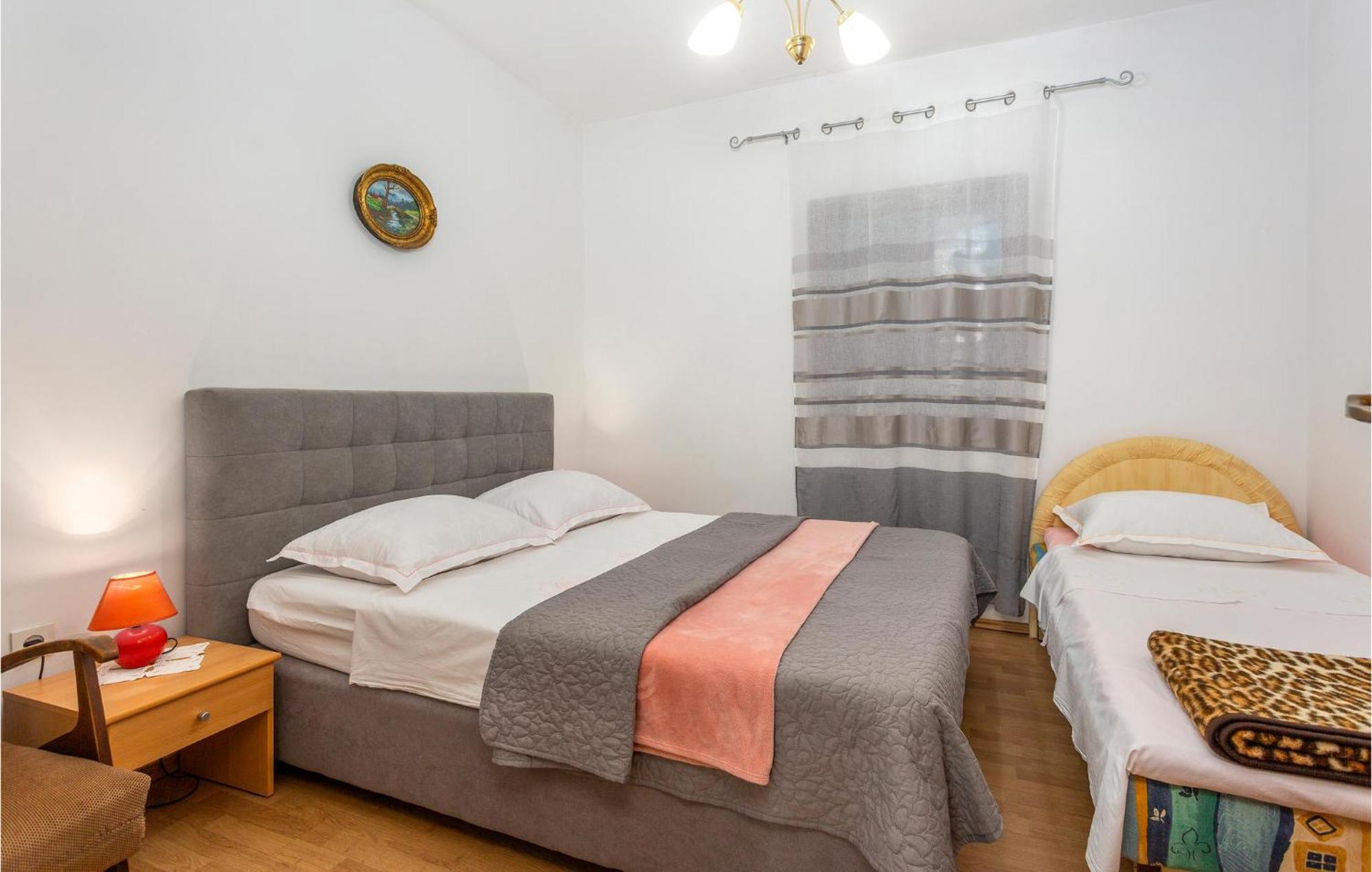 Beautiful Apartment In Malinska With Wifi المظهر الخارجي الصورة