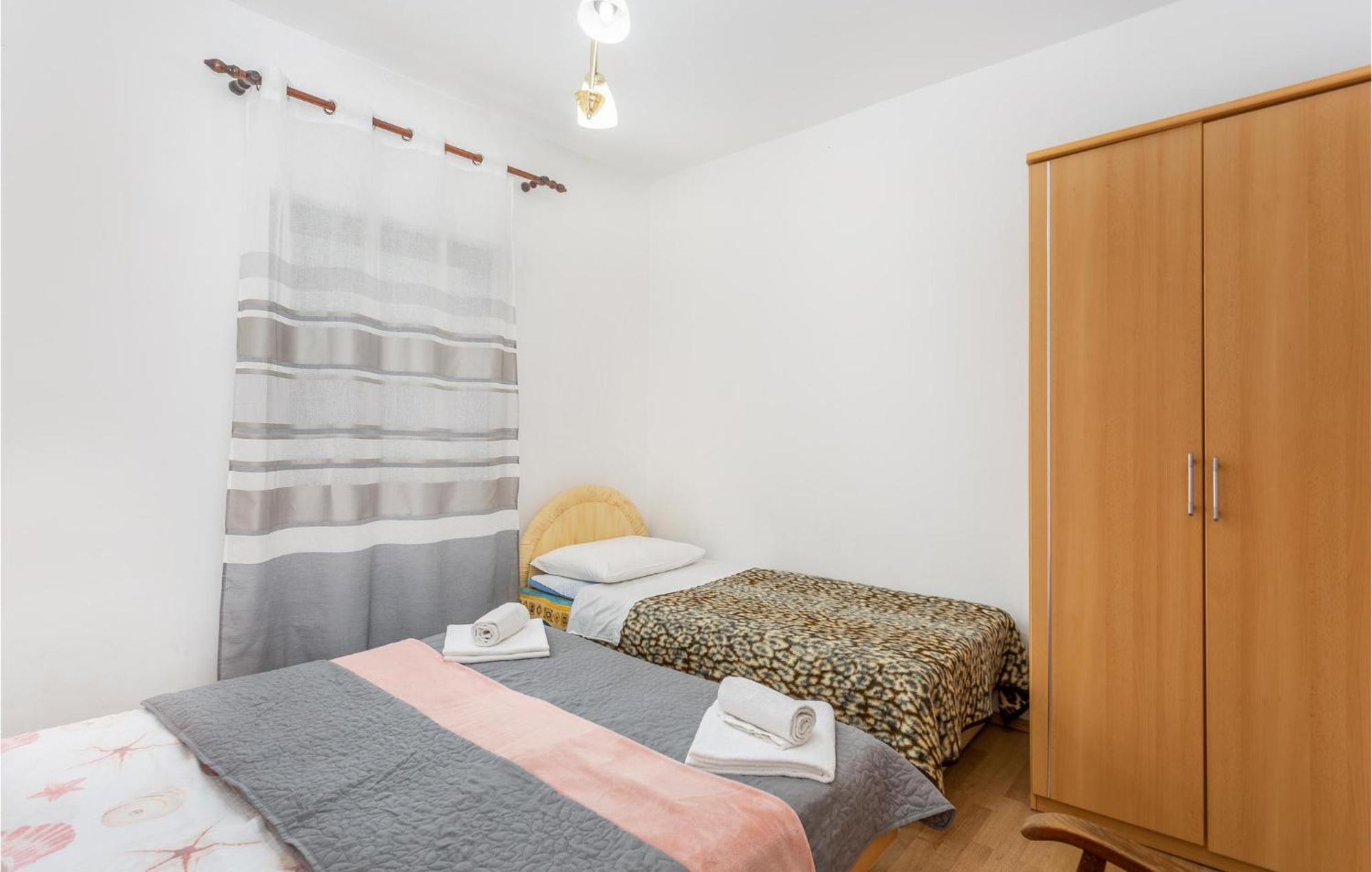 Beautiful Apartment In Malinska With Wifi المظهر الخارجي الصورة
