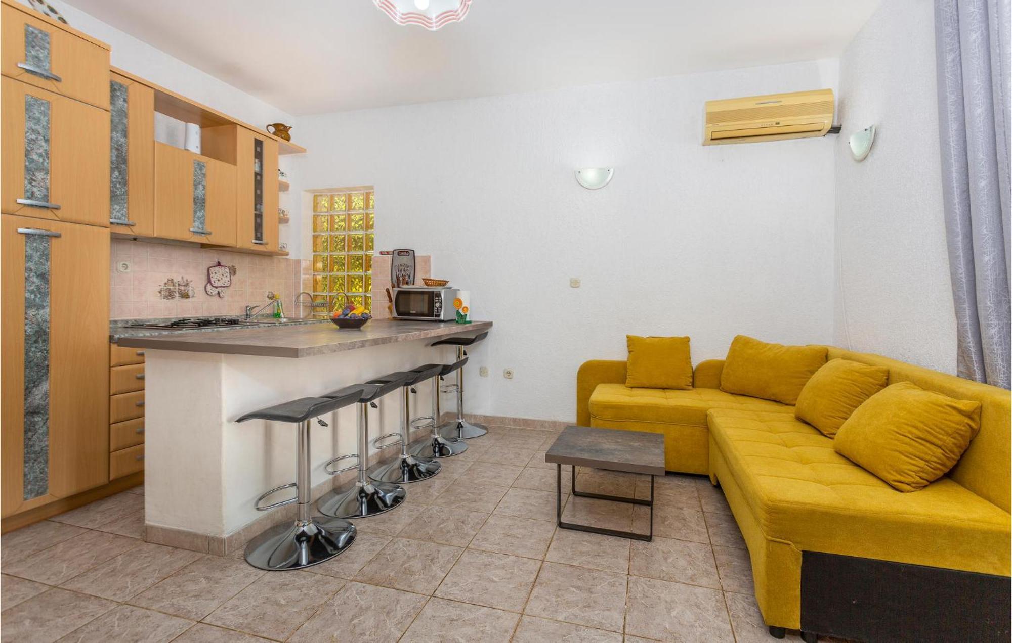 Beautiful Apartment In Malinska With Wifi المظهر الخارجي الصورة