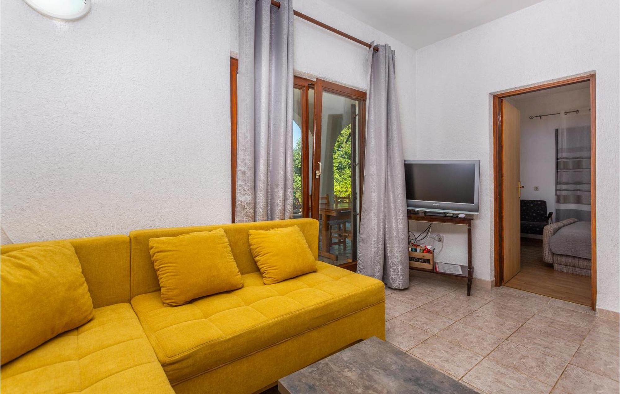 Beautiful Apartment In Malinska With Wifi المظهر الخارجي الصورة